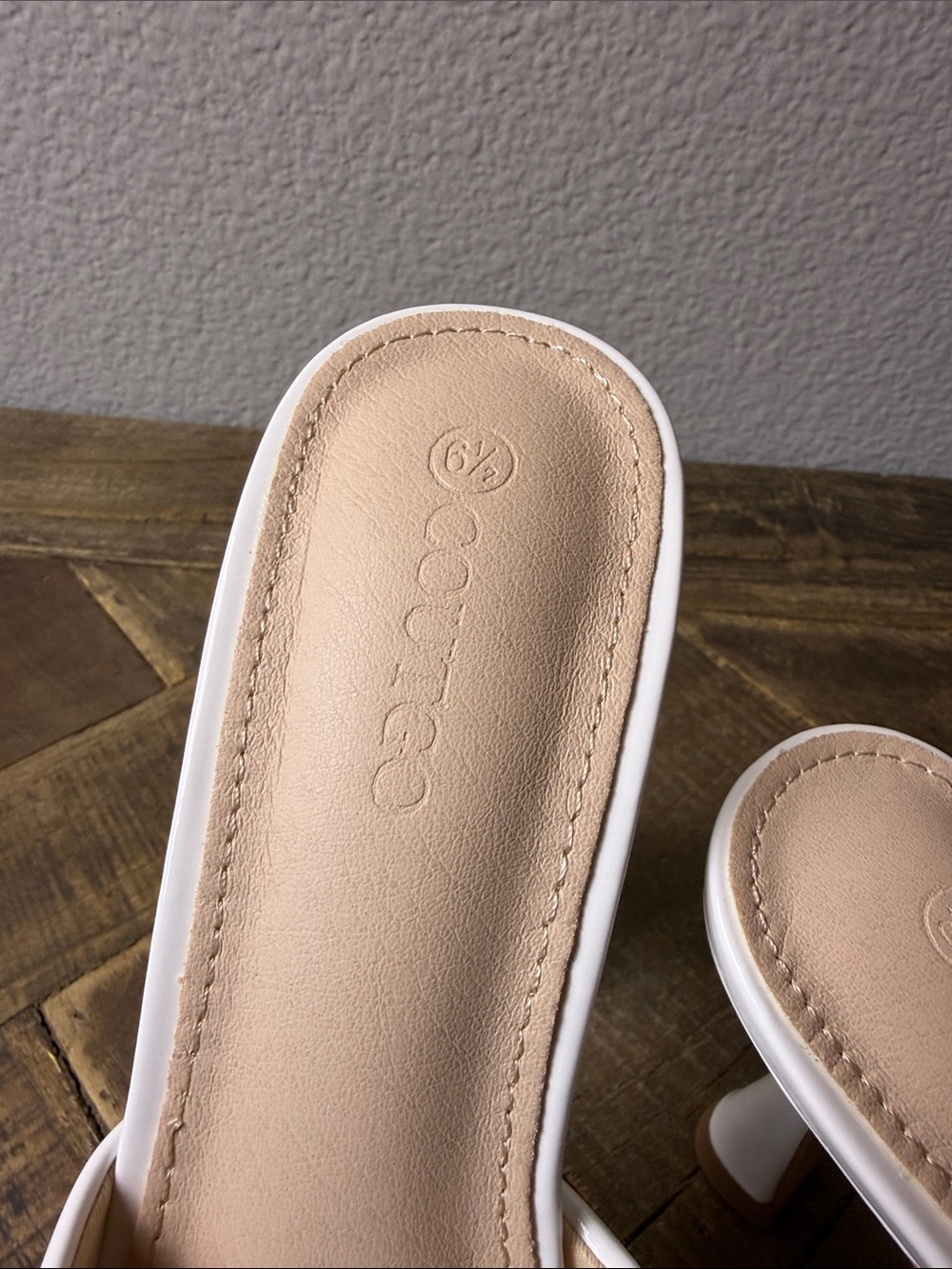 Size 6.5 Coutgo Patent White Open-Toe Heeled Mules - Picture 3 of 9